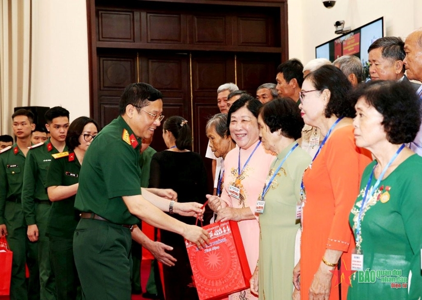 Về bảo hiểm y tế, mai táng phí… đối với người nhập ngũ sau 1975